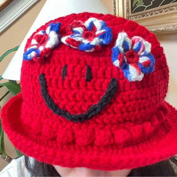 Handmade 4th‎ of July Women’s Red White & Blue Crochet Bucket Hat Size:21-22 - Picture 6 of 11